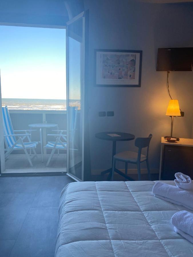 Hotel Corallo リミニ エクステリア 写真