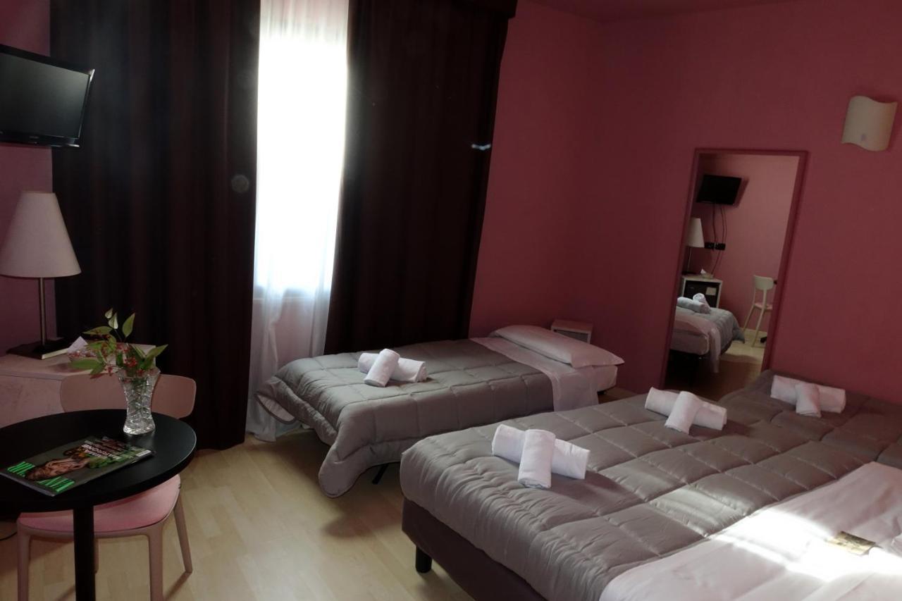 Hotel Corallo リミニ エクステリア 写真