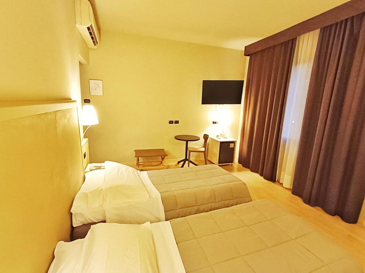 Hotel Corallo リミニ エクステリア 写真