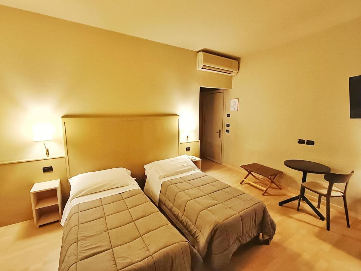 Hotel Corallo リミニ エクステリア 写真