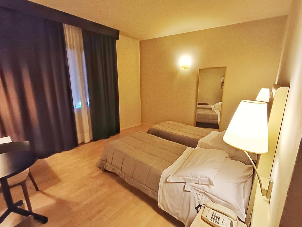 Hotel Corallo リミニ エクステリア 写真