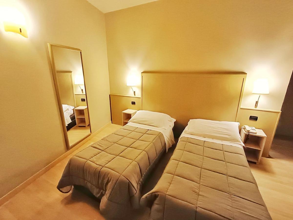 Hotel Corallo リミニ エクステリア 写真