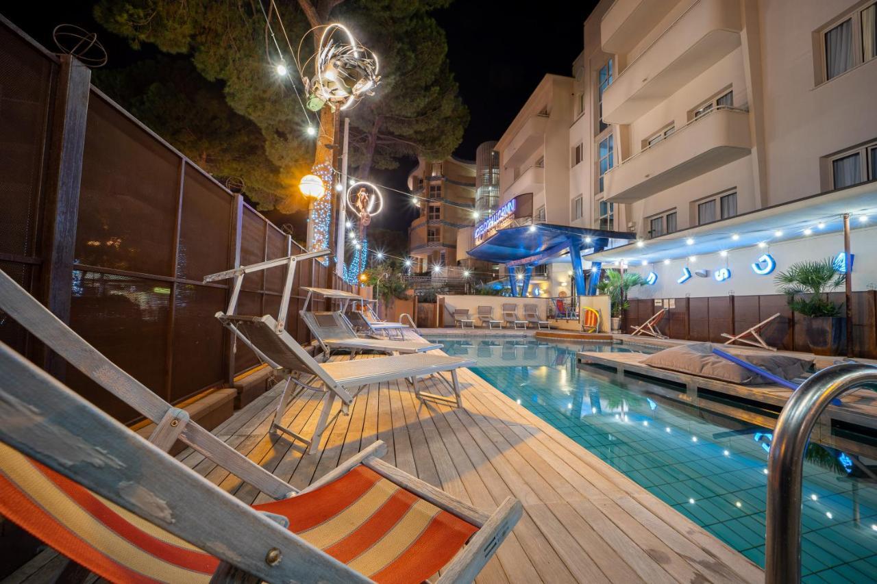 Hotel Corallo リミニ エクステリア 写真